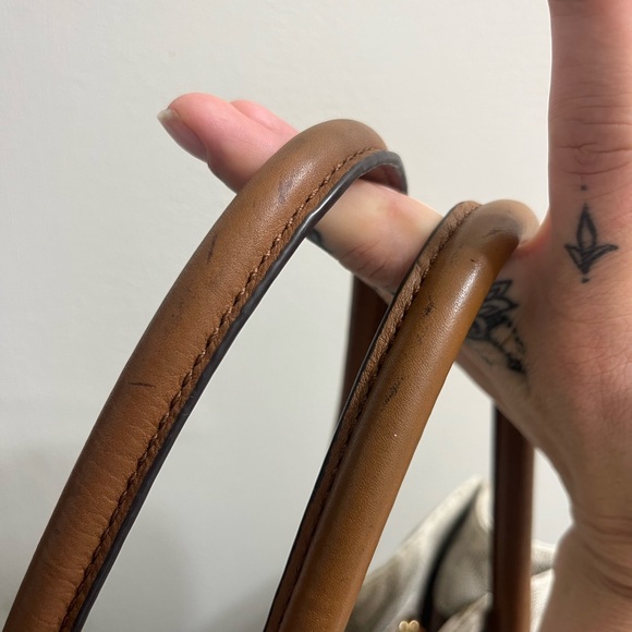 Micheal Kors purse! Like new!! - Picture 11 of 11